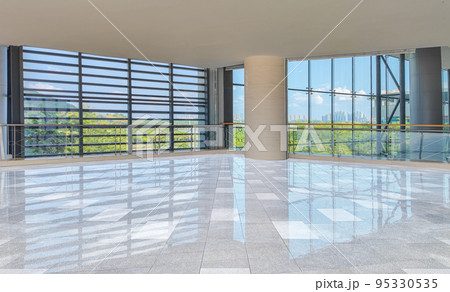 室内 インドア 家の中 95330535