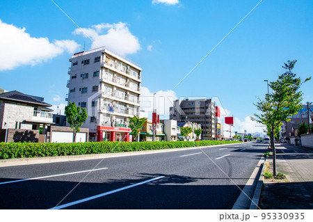 県立広島大学南交差点付近から宇品海岸通り方面を展望しています。宇品東地区の再開発地区です。広島県 95330935