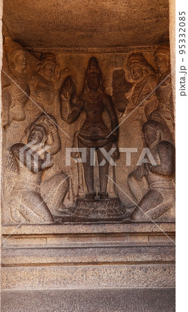 Sculpture inside Draupadi Chariot of Draupadi and Dasi, Five Rathas or Panch Rathas, Mahabalipuram, Tamilnadu, India Sculpture inside Draupadi Chariot of Draupadi and Dasi, Five Rathas or Panch Rathas, Mahabalipuram, Tamilnadu, India 95332085
