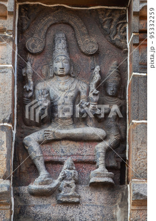Carving Sculpture of Lord Shiva And Parvati on Gopuram of Nataraja Temple, Chidambaram Tamilnadu, India Carving Sculpture of Lord Shiva And Parvati on Gopuram of Nataraja Temple, Chidambaram Tamilnadu, India 95332259
