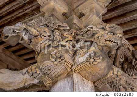 瀧神社の獅子と獏 95332889