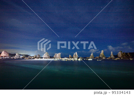 和歌山　東牟婁郡  串本町　橋杭岩 95334143