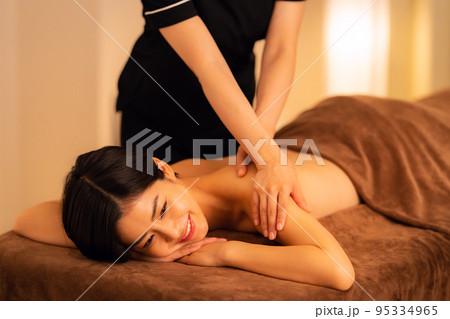 エステ　女性　ビューティー　美容　エステサロン 95334965