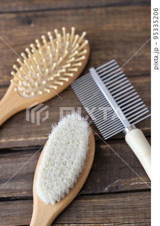 ペットのトリミングブラシセット　ペット用ケアブラシとコーム 95335206