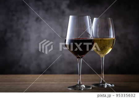 ワインを楽しむ ワインを楽しむ 95335632