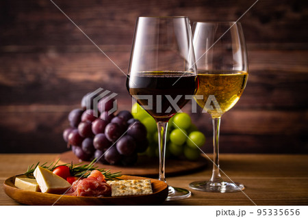ワインと料理 95335656
