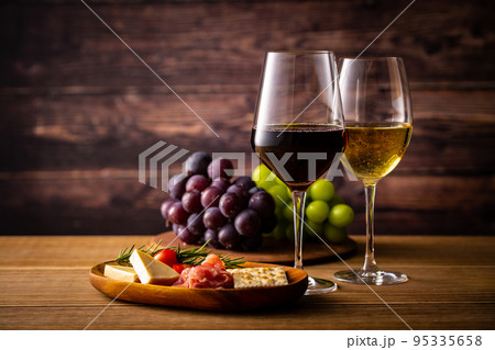 ワインと料理 95335658