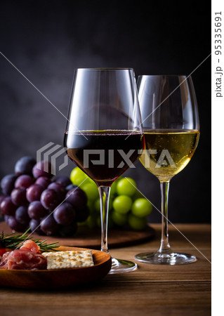 ワインと料理 95335691