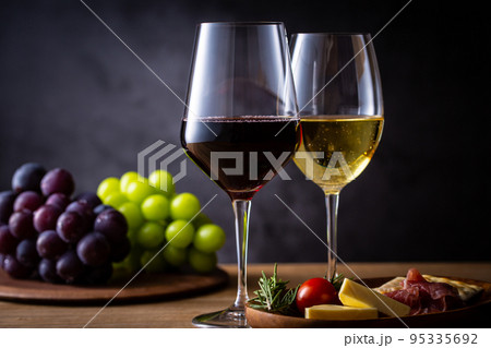 ワインと料理 95335692