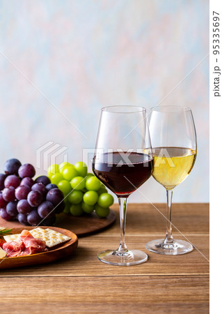 ワインと料理 95335697