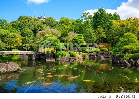 池のある日本庭園 95335941