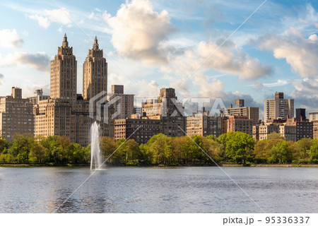 Eldorado building and reservoir with fountain in Central Park in midtown Manhattan in New York City 95336337