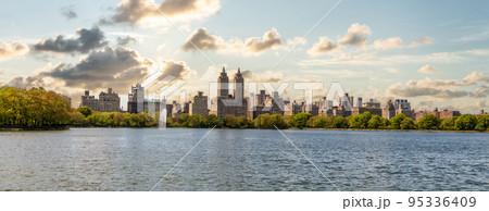 Skyline panorama with Eldorado building and reservoir with fountain in Central Park in midtown Manhattan in New York City 95336409