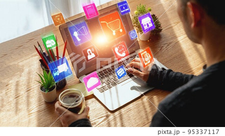 Omni channel technology of online retail business approach 95337117