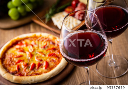 赤ワインとイタリア料理 赤ワインとイタリア料理 95337659