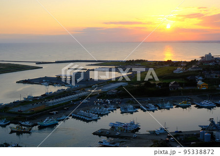 飯岡漁港と夕陽　刑部岬からの眺め　千葉県 95338872
