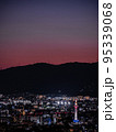 京都タワーと夕焼けの眺め 95339068