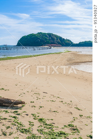 東幡豆海岸のトンボロ、前島へ続く一本道〈愛知県西尾市〉 東幡豆海岸のトンボロ、前島へ続く一本道〈愛知県西尾市〉 95340927
