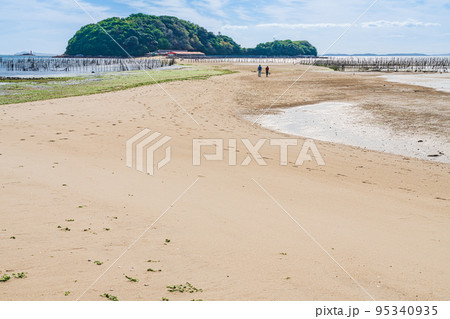 東幡豆海岸のトンボロ、前島へ続く一本道〈愛知県西尾市〉 東幡豆海岸のトンボロ、前島へ続く一本道〈愛知県西尾市〉 95340935