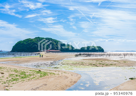 東幡豆海岸のトンボロ、前島へ続く一本道〈愛知県西尾市〉 東幡豆海岸のトンボロ、前島へ続く一本道〈愛知県西尾市〉 95340976