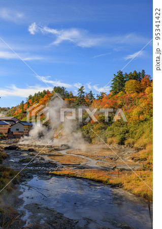秋の八幡平、後生掛温泉の紅葉 95341422