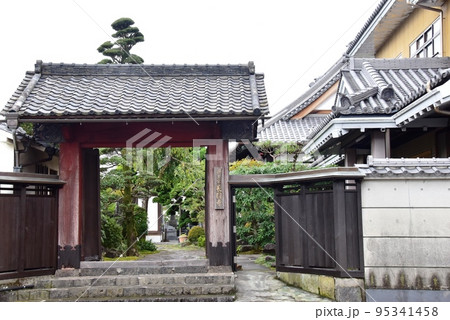 三島市 長圓寺山門(旧東海道三島宿の世古本陣門) 三島市 長圓寺山門(旧東海道三島宿の世古本陣門) 95341458