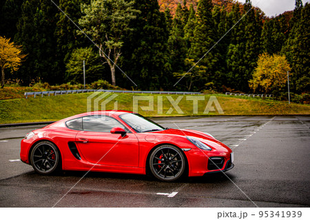 紅葉と車 紅葉と車 95341939