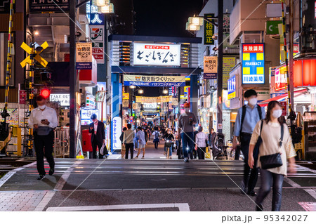 《東京都》戸越銀座商店街・夜の帰宅時間の頃 95342027