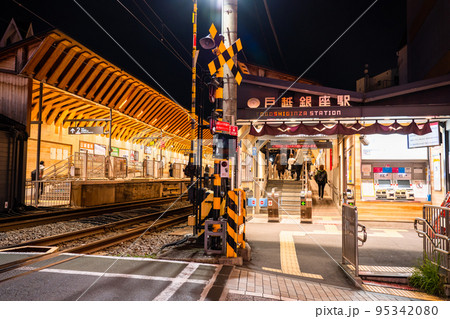 《東京都》戸越銀座商店街・夜の帰宅時間の頃 95342080