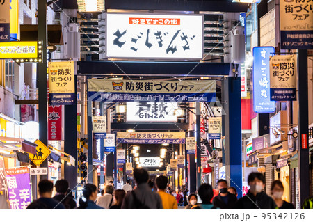 《東京都》戸越銀座商店街・夜の帰宅時間の頃 95342126