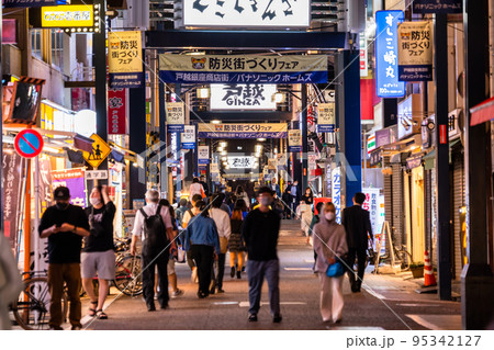 《東京都》戸越銀座商店街・夜の帰宅時間の頃 95342127