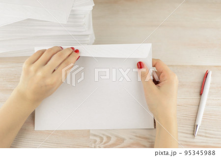 leisurely work in the office 95345988