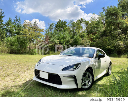 山道と自動車 95345999
