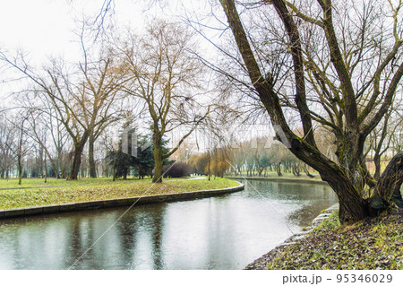 late autumn in the city Park 95346029