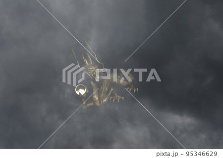 台風前の雲空と龍 台風前の雲空と龍 95346629