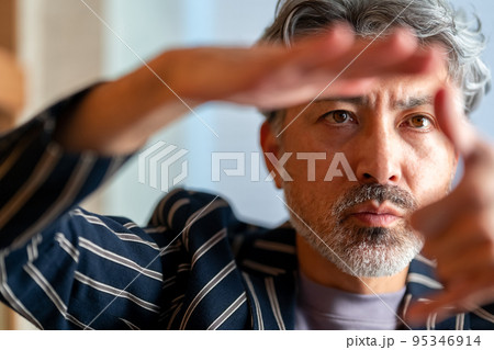 渋い 一級建築士 英国紳士 エレガントな佇まい 手 測る 渋い 一級建築士 英国紳士 エレガントな佇まい 手 測る 95346914