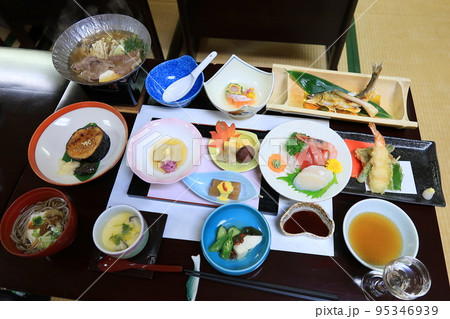 旅館の夕食 旅館の夕食 95346939