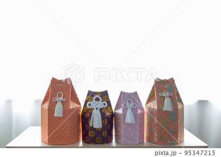 愛犬の遺骨　葬儀　骨壺　お骨 95347215