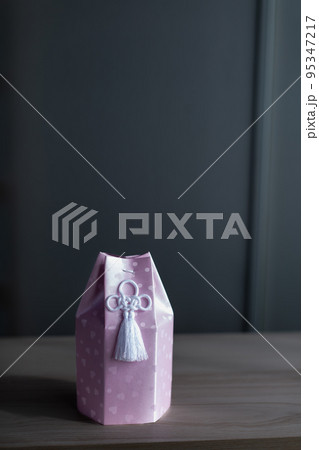 愛犬の遺骨　葬儀　骨壺　お骨 95347217