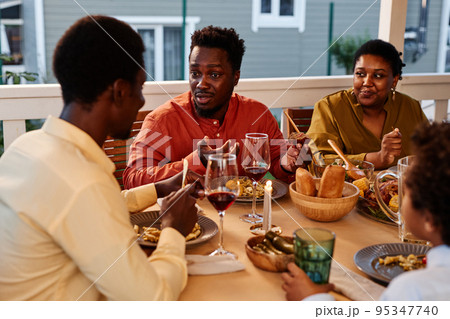 Family Dinner Scene 95347740