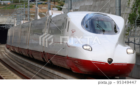 西九州新幹線かもめ号:N700S系(武雄温泉⇔長崎) 西九州新幹線かもめ号:N700S系(武雄温泉⇔長崎) 95349447