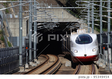 西九州新幹線かもめ号:N700S系(武雄温泉⇔長崎) 西九州新幹線かもめ号:N700S系(武雄温泉⇔長崎) 95349454