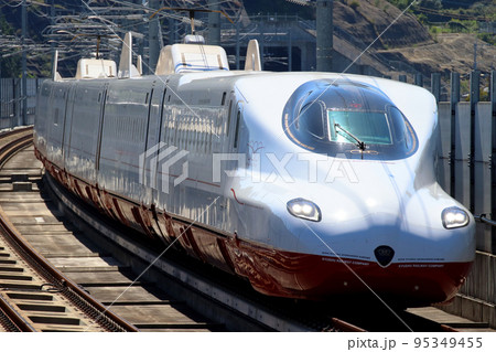 西九州新幹線かもめ号:N700S系(武雄温泉⇔長崎) 西九州新幹線かもめ号:N700S系(武雄温泉⇔長崎) 95349455