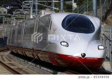 西九州新幹線かもめ号:N700S系(武雄温泉⇔長崎) 西九州新幹線かもめ号:N700S系(武雄温泉⇔長崎) 95349456