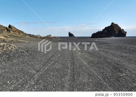 Black sand landscape Black sand landscape 95350900