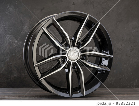 Beautiful lightweight new alloy wheel, black with polishing. auto parts and design. 95352221