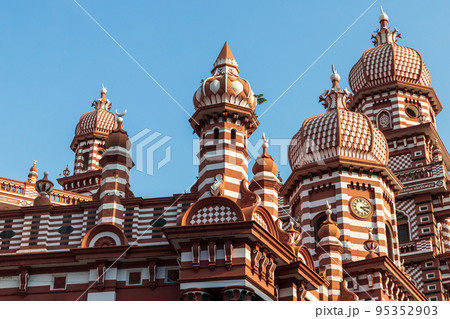 Exterior of the Jami Ul-Alfar Mosque. Colombo, Sri Lanka 95352903