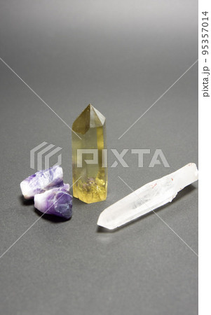 様々な水晶　鉱物原石 95357014
