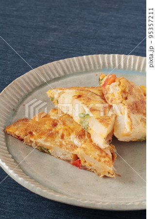 スペイン風オムレツ(手料理) スペイン風オムレツ(手料理) 95357211