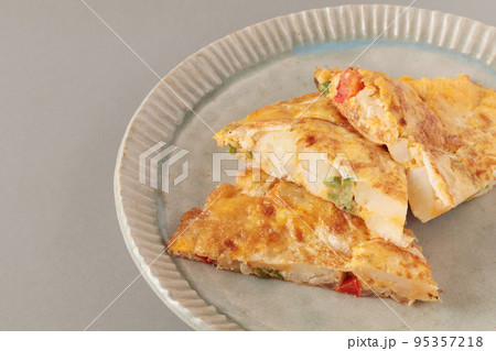 スペイン風オムレツ(手料理) スペイン風オムレツ(手料理) 95357218